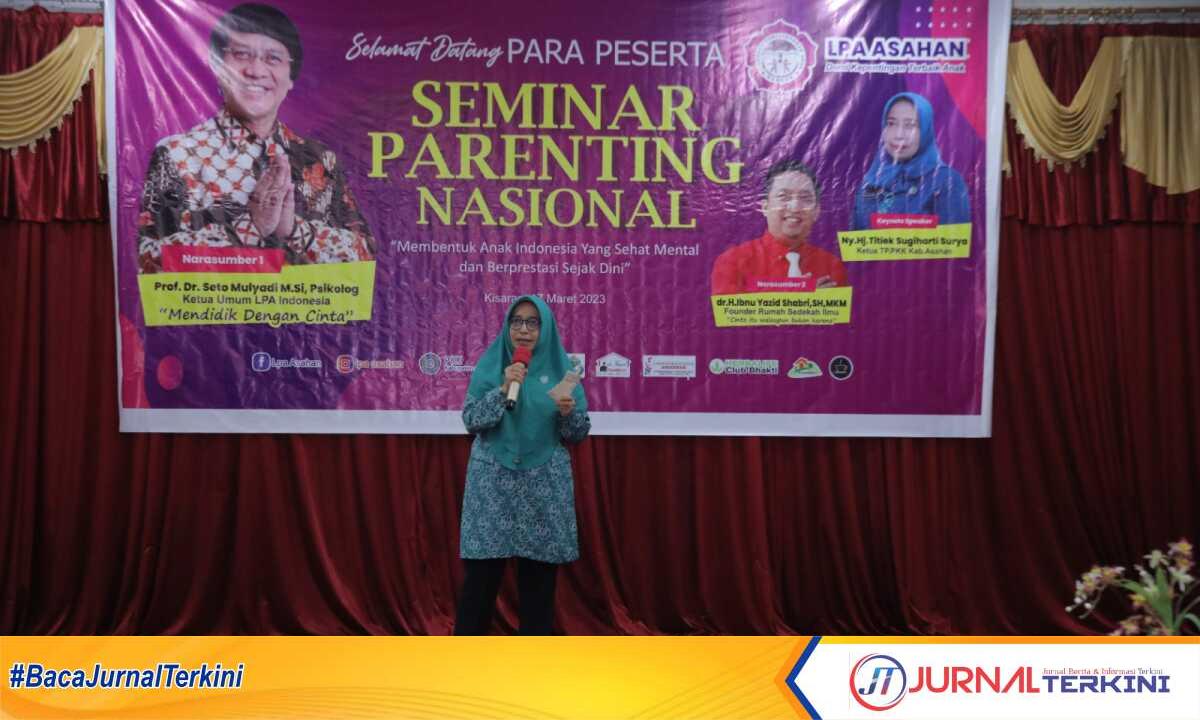 Ketua Tim Penggerak Pemberdayaan dan Kesejahteraan Keluarga (TP-PKK) Kabupaten Asahan Hj Titiek Sugiharti Surya membuka Seminar Parenting Nasional di Aula Hotel Sabtu Kisaran, Jum'at (17/3/2023). (JurnalTerkini.id/ist)