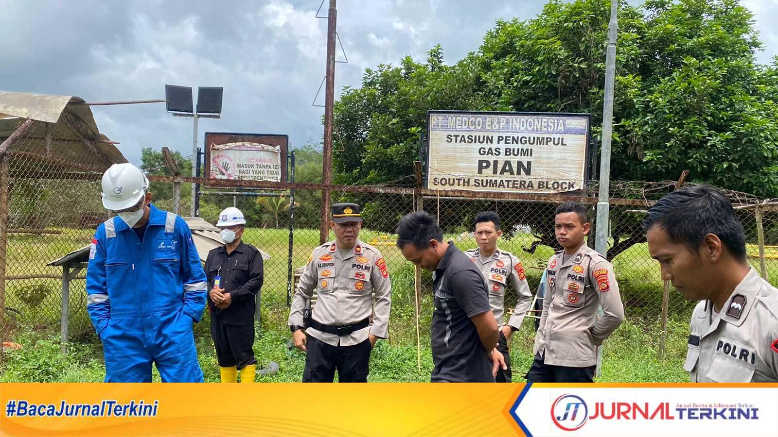 Kapolsek BTS Ulu Iptu Novera sosialisasi kamtibmas kepada masyarakat di wilayah objek vital nasional, PT Medco Energi,, Kamis (30/3/2023). (JurnalTerkini.id/alam budi kesuma)
