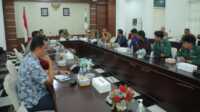 cipayung plus audiensi Bupati Asahan Bupati Asahan H Surya memimpin audiensi dengan organisasi kemahasiswaan Cipayung Plus di kantornya, Selasa (14/3/2023). (JurnalTerkini.id/rizki)