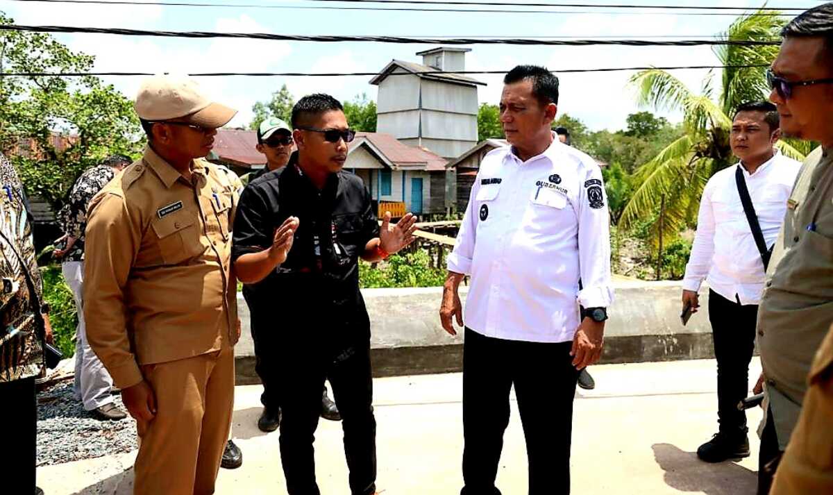 gubernur Ansar tinjau box culvert di lingga Gubernur Ansar Ahmad meninjau pembangunan box culvert di Kampung Belukap-Nerekeh, Lingga, Selasa (14/3/2023) (Foto: Istimewa/jurnalterkini.id)