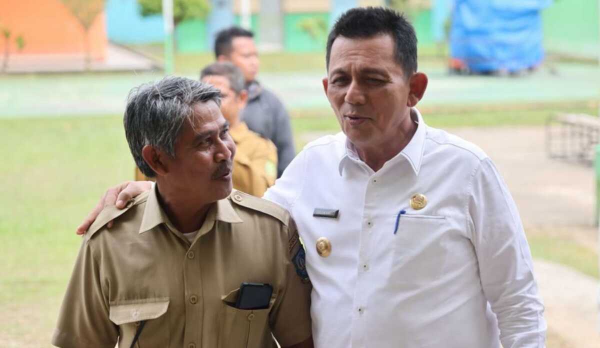 Gubernur Kepri Ansar Ahmad berkunjung ke salah satu sekolah di Batam beberapa waktu lalu. (kepriprov.go.id)