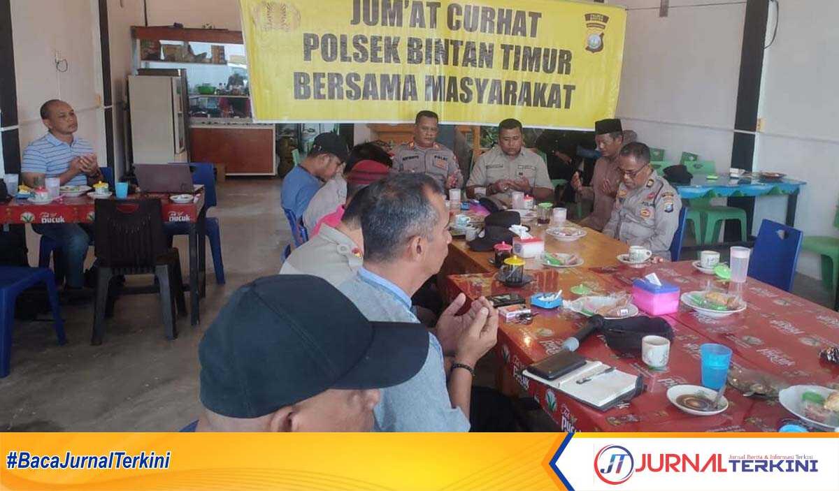 Jajaran Polres Bintan melalui Polsek Bintan Timur, mengadakan kegiatan Jumat Curhat bersama masyarakat, Jumat (3/3/2023). (Foto: Ist/Anton Marulam/jurnalterkini.id)