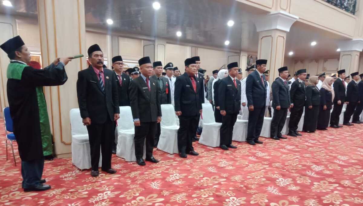 Bupati Musi Rawas Hj Ratna Mahmud melantik 12 camat dan 5 kepala puskesmas di Auditorium Kantor Bupati Musi Rawas, Jumat (31/3/2023). (JurnalTerkini.id/alam budi kesuma)