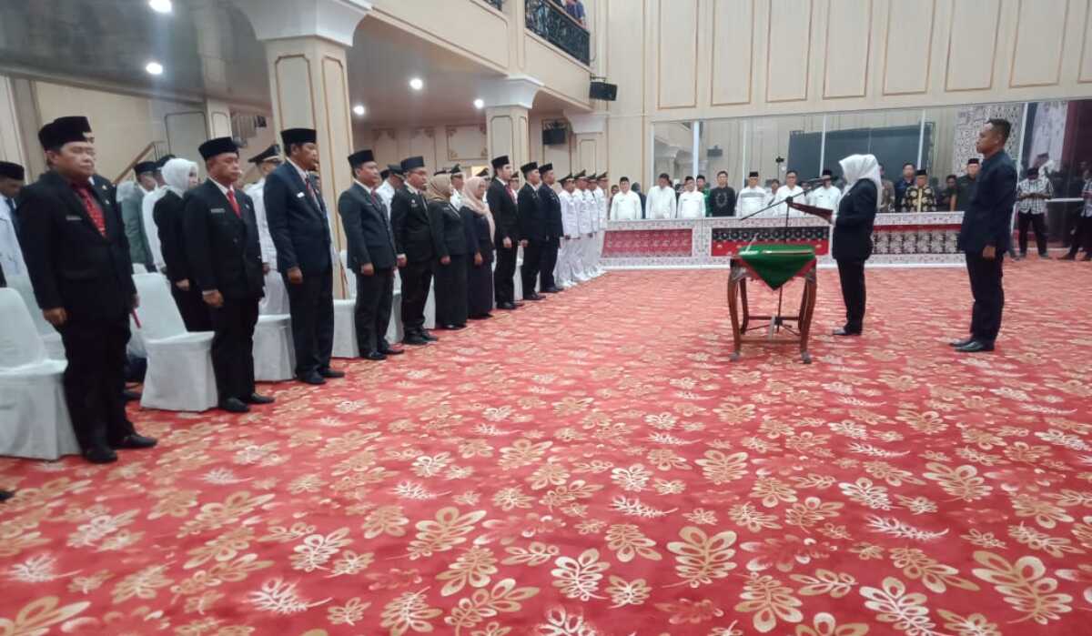 pelantikan pejabat Musi Rawas 2 Bupati Musi Rawas Hj Ratna Mahmud melantik 12 camat dan 5 kepala puskesmas di Auditorium Kantor Bupati Musi Rawas, Jumat (31/3/2023). (JurnalTerkini.id/alam budi kesuma)