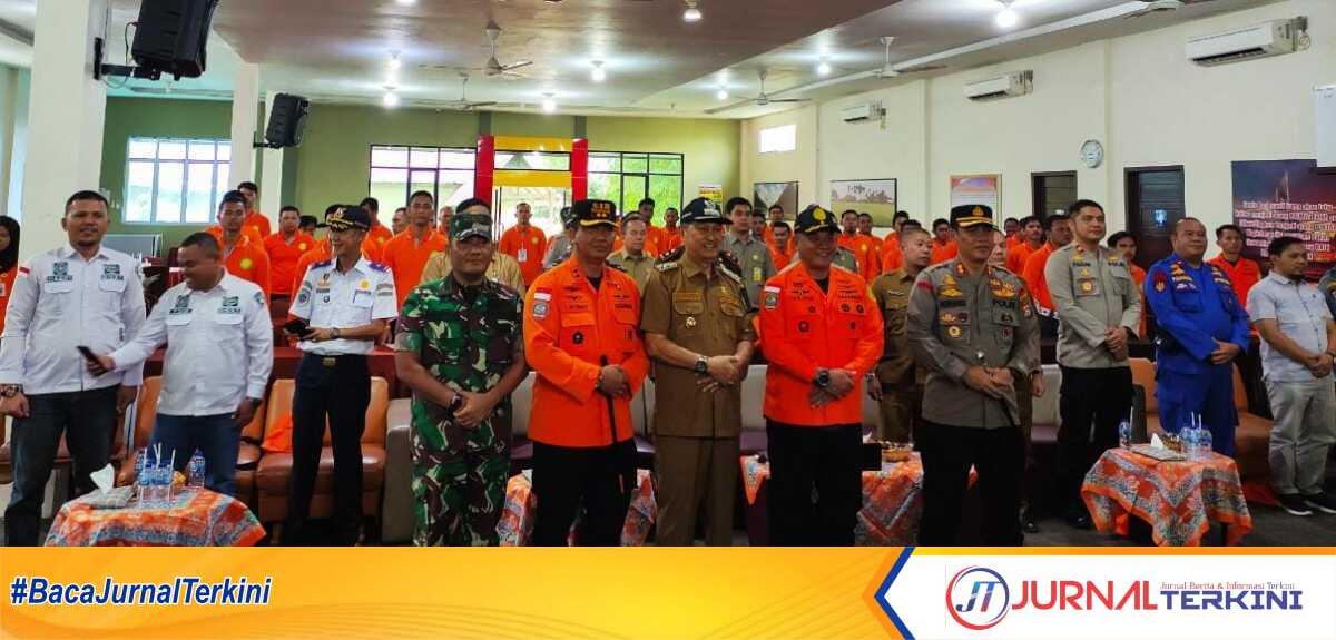Wakil Bupati Inhil H Syamsuddin Uti (tengah) menghadiri pelatihan potensi SAR di Tembilahan, Selasa (7/3/2023). (JurnalTerkini.id/Abdullah)