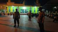 polres Bintan pengamanan shalat taraweh Polres Bintan menurunkan personil untuk pengamanan warga saat melaksanakan kegiatan sholat taraweh. Kegiatan ini dilaksanakan sebagai antisipasi tindak curanmor, Selasa (28/3/2023). (Foto: Ist/jurnalterkini)