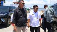 suhajar diantoro ke natuna Bupati Natuna, Wan Siswandi dan Suhajar Diantoro saat tiba di Pelabuhan Tanjung Payung Penagi, Rabu (22/3/2023). (foto/ist)