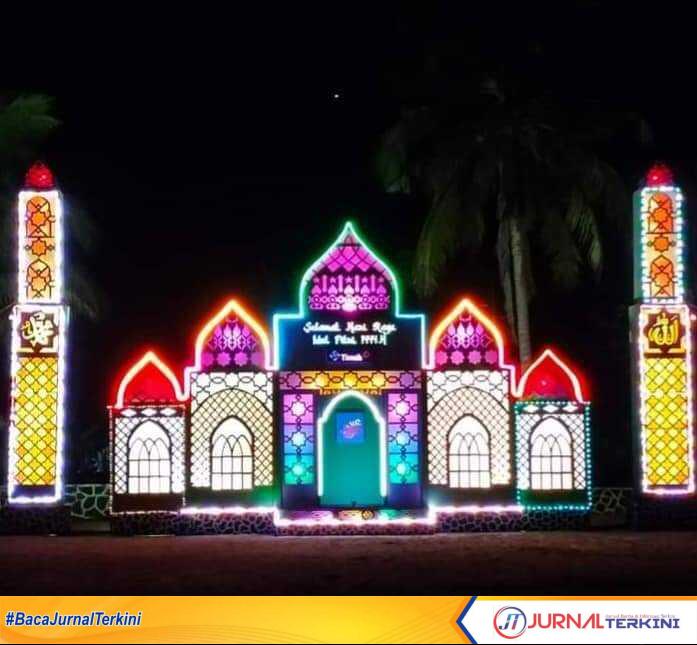 Gapura lampur kreasi pemuda Komplek Dendang PT Timah Tbk yang akan disertakan dalam Festival Lampu Colok Kabupaten Karimun tahun ini. (foto istimewa)