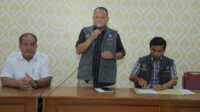 Honorer asahan terima bantuan Kepala Dinas Pendidikan Asahan H Supriyanto didampingi Wakil Bupati dan Ketua Baznas Asahan memimpin acara penyerahan bantuan untuk 350 guru honorer di Disdik Asahan, Sabtu (15/4/2023). (JurnalTerkini.id/Rizki)