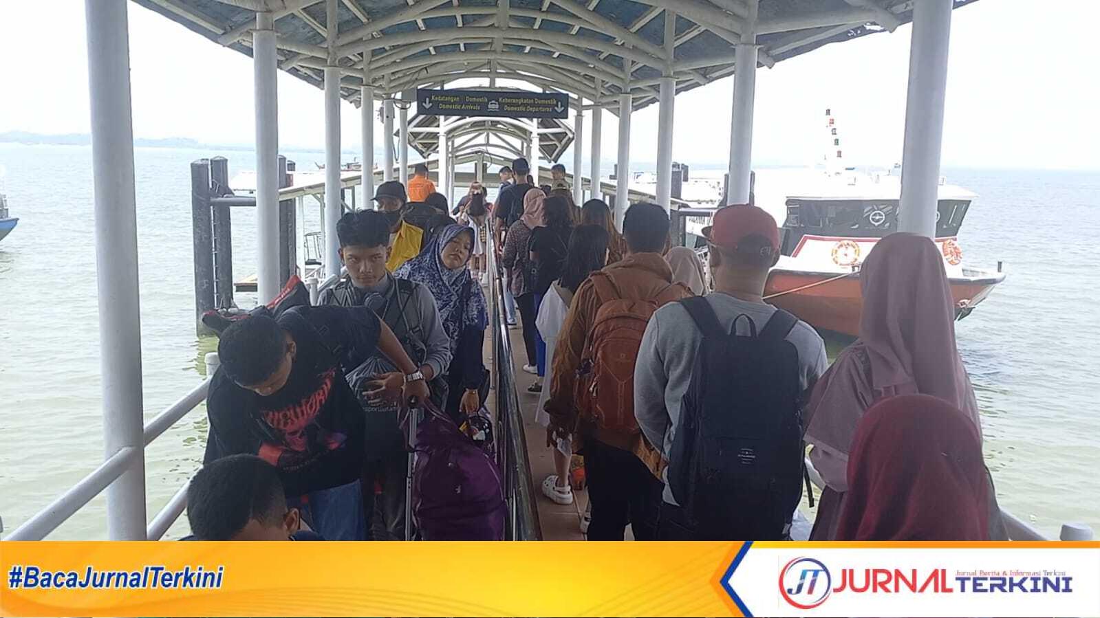 Arus balik mudik Idul Fitri 1444 H di pelabuhan domestik Tanjung Balai Karimun, Rabu (26/4/2023). (JurnalTerkini.id/Yogi)