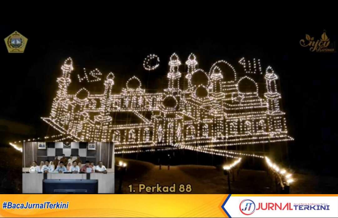 IMG_20230428_204024 Miniatur masjid yang dibangun Perekad, juara Festival Lampu Hias Eid Mubarak yang digelar Dinas Pariwisata Karimun pada Ramadhan 1444 H/2023). (JurnalTerkini.id/yogi)