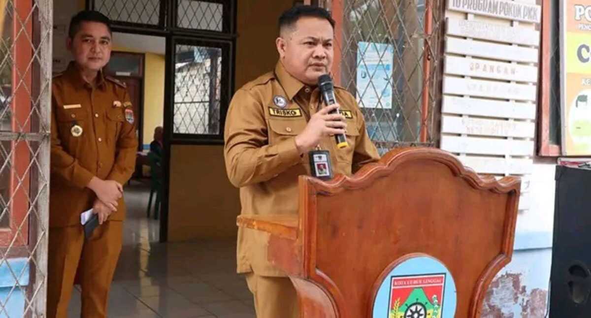 Sekda Kota Lubuklinggau, H. Trisko Defriyansa membuka Lomba Kampung KB Tingkat Provinsi Sumsel 2023 di Kelurahan Ulak Surung Kecamatan Lubuklinggau Utara ll Kota Lubuklinggau, Senin (3/3/2023). (Foto istimewa).