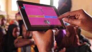 Penyediaan Tablet Bertenaga Surya bagi Siswa Pedesaan Afrika _Thumbnail_m301591