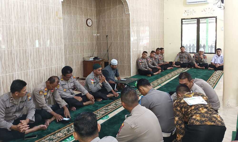 Polres Natuna BInrohtal Pembinaan Rohani dan Mental (Binrohtal) personil Polres Natuna di Musholla Al- Jannah, Kamis (6/4/2023). (foto/ist)