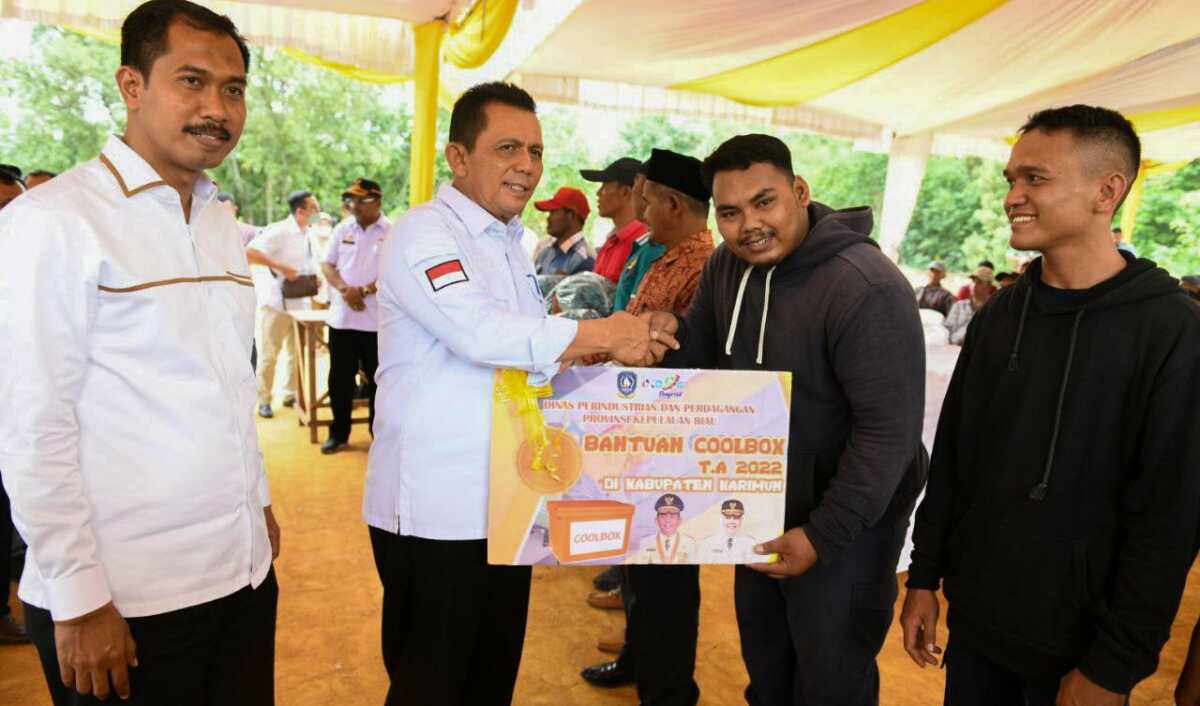 Pemprov Kepri memberikan bantuan BPJS Ketenagakerjaan kepada sekitar 17.209 nelayan se-Kepri. (Foto: Ist/jurnalterkini.id)