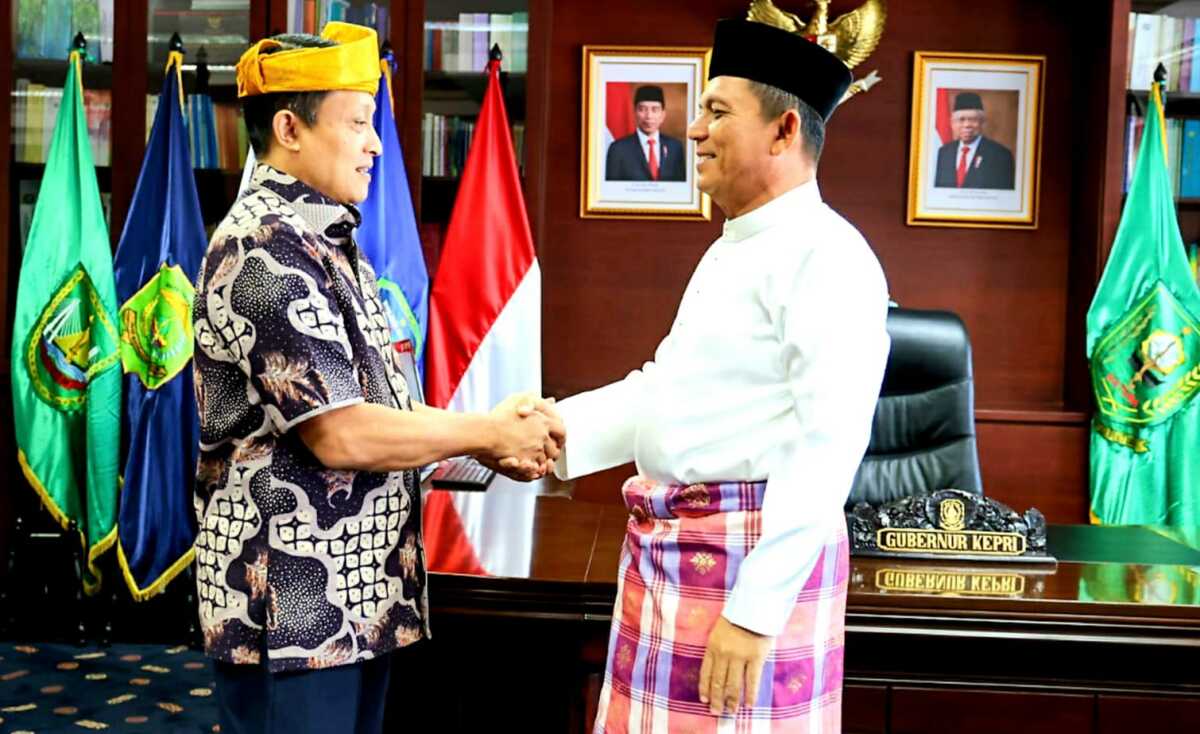 Gubernur Kepri Ansar Ahmad, menerima kunjungan Kepala Kejati Kepri Rudi Margo, di Dompak, Tanjungpinang, Jumat (24/3/2023). (Fotk: Ist/jurnalterkini.id)