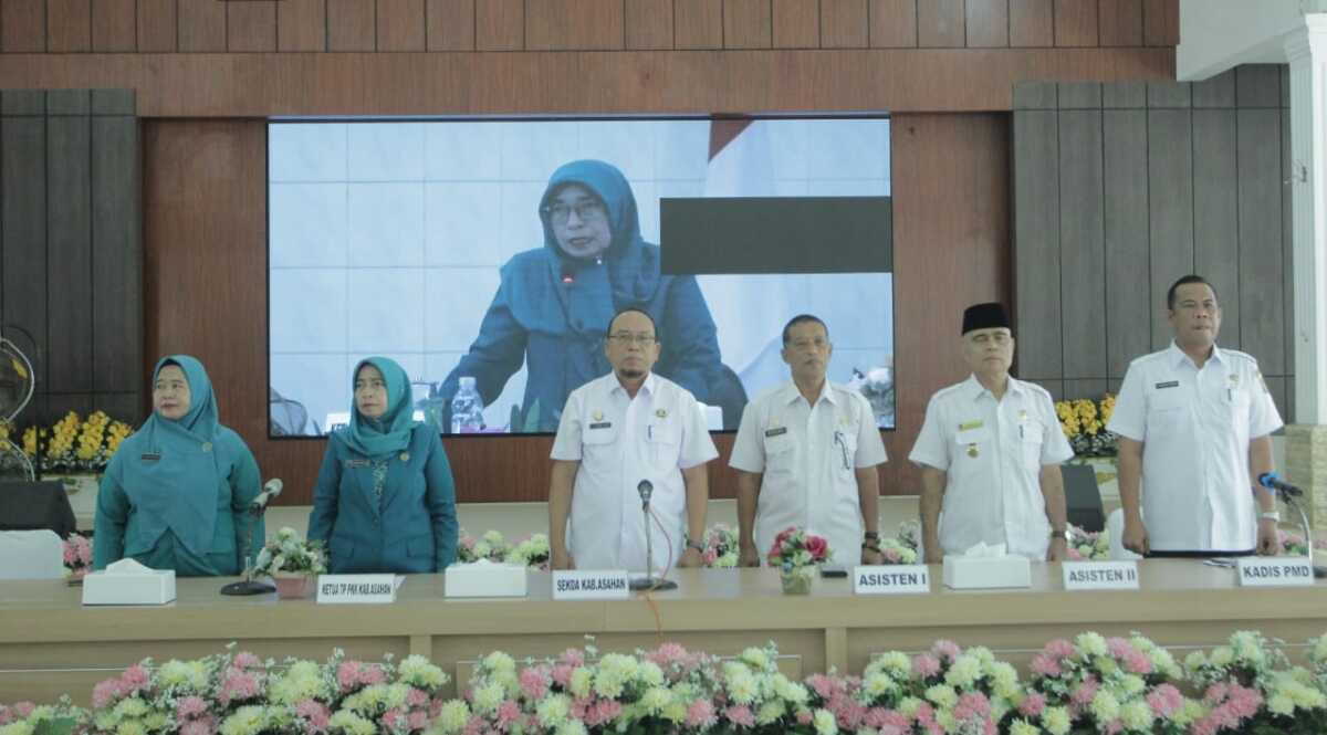 Sekretaris Daerah (Sekda) Kabupaten Asahan Drs. John Hardi Nasution, M.Si membuka Rapat Koordinasi Teknis (Rakornis) TP. PKK Kabupaten Asahan di Pendopo Rumah Dinas Bupati Asahan, Rabu (12/04/2023). (JurnalTerkini.id/rizki)