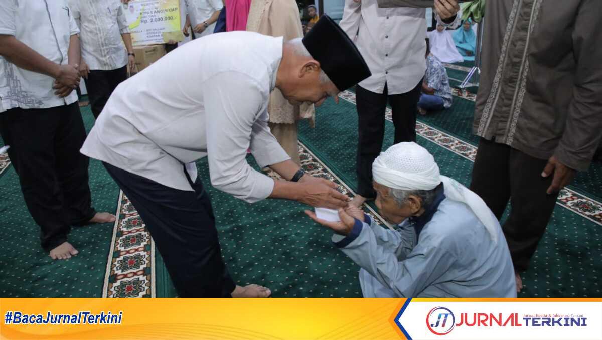 Bupati Asahan Surya safari Ramadhan di Masjid Siti Halijah Kelurahan Sidodadi Kecamatan Kota Kisaran Barat, Senin (10/4/2023). (JurnalTerkini.id/Rizki)