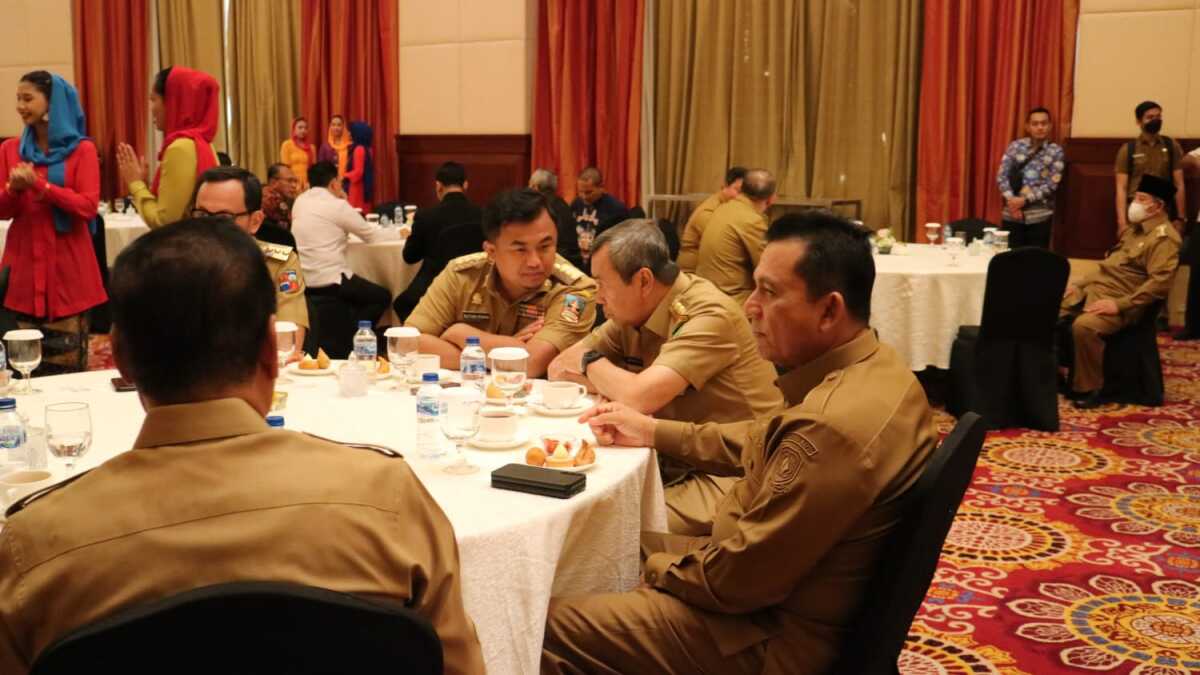 Gubernur Kepulauan Riau H. Ansar Ahmad yang hadir langsung bersama gubernur seluruh Indonesia, membacakan ikrar Komitmen  Anti Korupsi Kepala Daerah, Selasa (21/3/2023). (Foto: Ist/jurnalterkini.id)