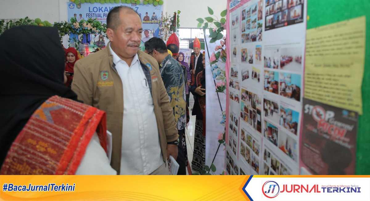 wakil bupati asahan buka lokakarya Wakil Bupati Asahan Taufik Zainal Abidin Siregar membuka secara resmi Lokakarya 7 Festival Panen Hasil Belajar Program Pendidikan Guru Penggerak Angkatan 6 Kabupaten Asahan di Aula SKB Dinas Pendidikan Kabupaten Asahan, Sabtu (15/04/2023). (JurnalTerkini.id/Rizki)