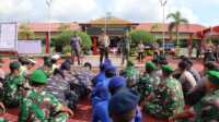 Polres Karimun menggelar apel bersama sejumlah instansi, termasuk TNI untuk antisipasi kebakaran hutan dan lahan di Mapolres Karimun, Kamis (4/5/2023). (foto istimewa)