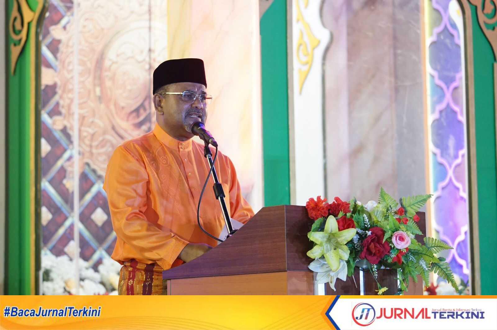 Bupati Karimun Aunur Rafiq memberikan sambutan pembukaan STQH X tingkat Provinsi Kepri di Coastal Area, Tanjung Balai Karimun, Selasa (9/5/2023) malam. (Dok diskominfo karimun)