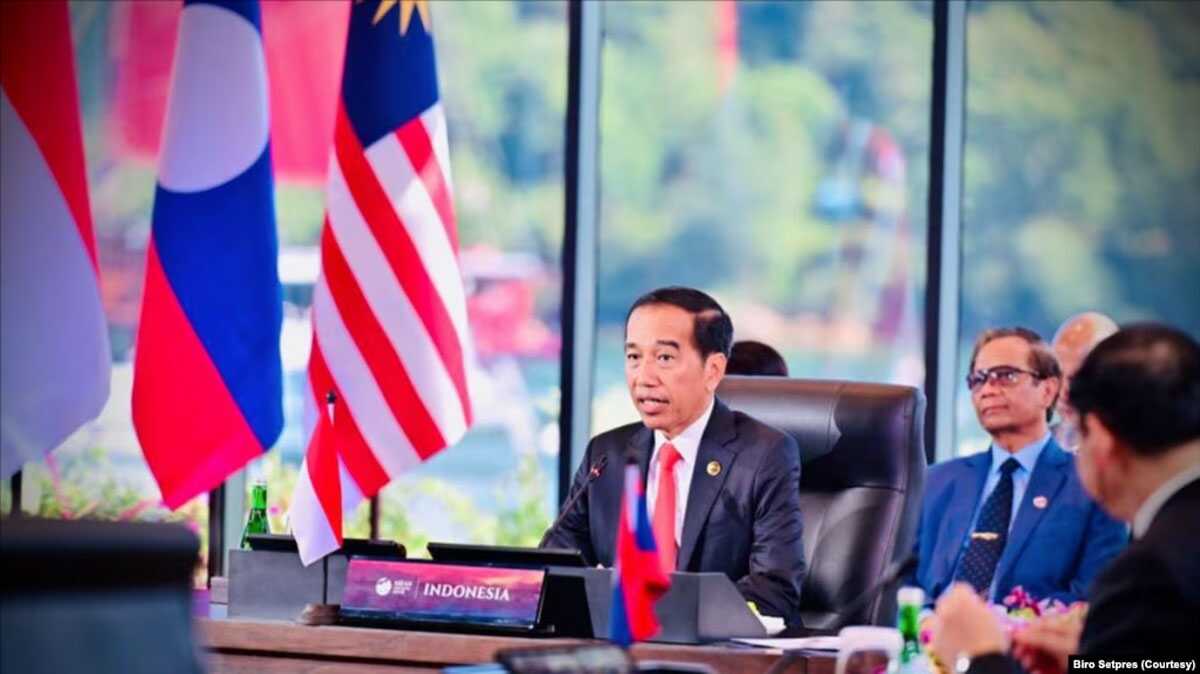 Presiden Joko Widoro mengatakan ASEAN mempunyai aset kuat untuk bisa menjadi epicentrum of growth di mana ada pertumbuhan ekonomi yang tinggi di atas rata-rata dunia, bonus demografi, dan stabilitas kawasan yang cukup terjaga. (Foto: Courtesy/Biro Setpres)