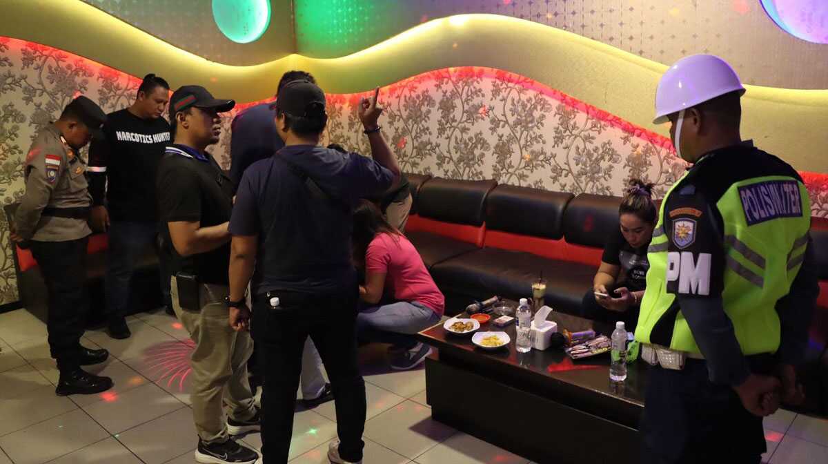 Polres Bintan bersama Polisi Militer dan Satpol PP menggelar operasi cipta kondisi dengan target narkoba di tempat hiburan malam, Jumat (26/5/2023) malam. (Dok. Humas Polres Bintan)