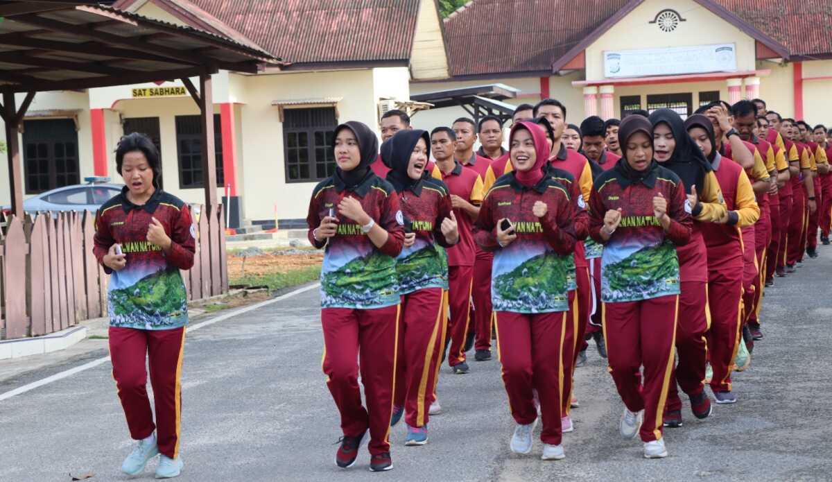 Polres Natuna lari pagi Personil Polres Natuna saat melaksanakan lari pagi, Jumat (19/5/2023).(foto Humas Polres Natuna)