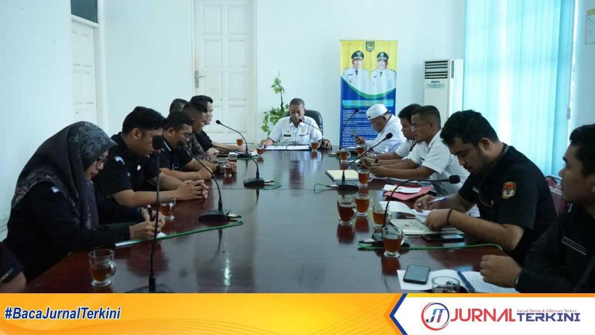 audiensi Bupati Asahan KPU KPU Asahan audiensi dengan pemerintah daerah membahas rencana pelaksanaan Kirab Pemilu 2024 di Kantor Bupati Asahan, Rabu (10/5/2023). (JurnalTerkini.id/rizki)