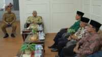 audiensi PD Muhammadiyah Asahan Bupati Asahan H Surya menerima kunjungan Ketua PD Muhammadiyah Asahan Mohd Akhyar beserta jajaran di rumah dinasnya, Selasa (16/5/2023). (JurnalTerkini.id/Rizki)