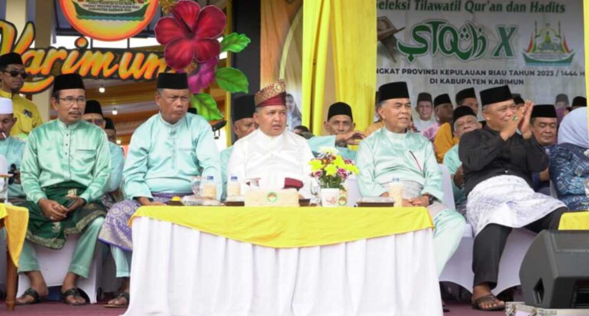 bupati Natuna hadiri STQH Kepri Wan Siswandi saat menyaksikan Pawai Ta’aruf STQH X Provinsi Kepri di Tanjung Balai Karimun, Selasa (9/5/2023). (foto Diskominfo Natuna)