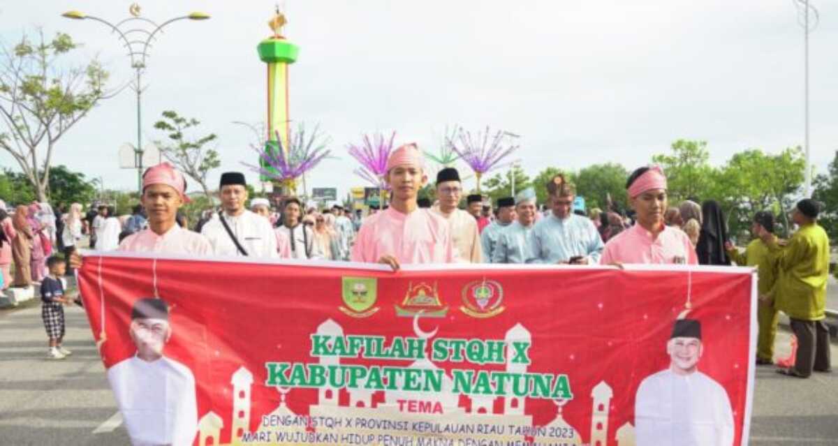 Kafilah STQH X Kabupaten Natuna saat melakukan pawai. (foto/ist)