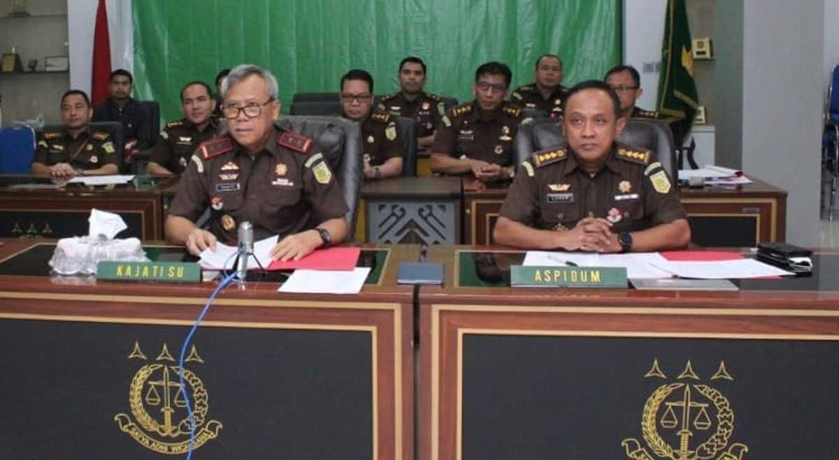 Kepala Kejaksaan Tinggi Sumatera Utara (Kajati Sumut) Idianto didampingi Aspidum dalam konferensi beberapa waktu lalu. (sumut.siberindo.co)