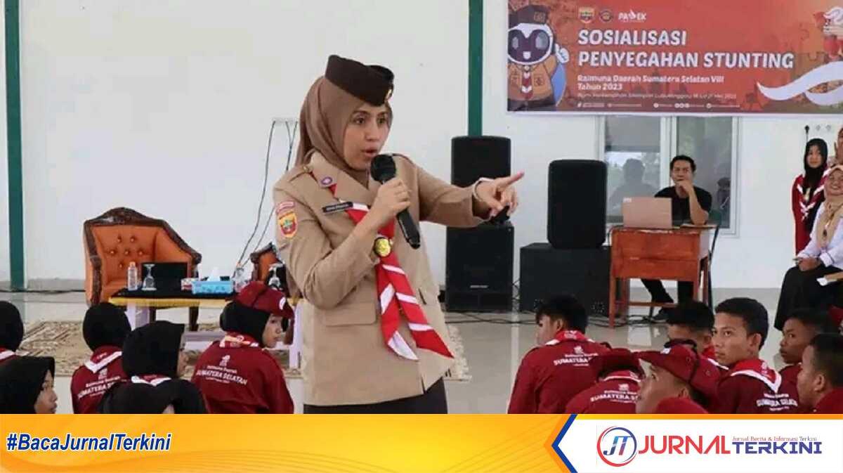 pramuka raimuna sumsel-1 Ketua PKK TP Kota Lubuklinggau, Hj Yetti Oktarina Prana mengisi materi di Raimuna Daerah (Raida) Vlll Kwartir Gerakan Pramuka Sumsel tahun 2023 di Bumi Perkemahan Silampari Kota Lubuklinggau, Jumat (19/5/2023). (jurnal Terkini/alam budi kesuma)
