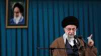 Pemimpin Tertinggi Ayatollah Ali Khamenei berbicara dalam pertemuan di Teheran, Iran, 18 April 2023. (Kantor Pemimpin Tertinggi Iran via AP)