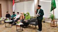 Ketua Tanfidziyah Pengurus Wilayah Nahdlatul Ulama (PWNU) Sumatera Barat Ganefri menyampaikan laporan kepada Wakil Presiden Ma'ruf Amin dalam kunjungan ke Padang, Kamis (4/5/2023) malam. (siberindo)