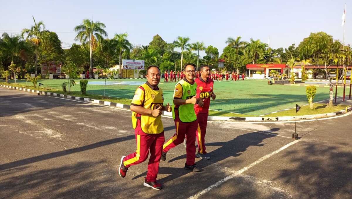 Personil Polres Natuna saat tes kesamaptaan jasmani di Mapolres Natuna, Jumat(26/5/2023). (Dok. Humas Polres Natuna)