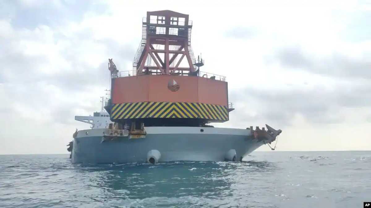 Badan Maritim Malaysia menemukan selongsong meriam yang diyakini berasal dari Perang Dunia II di kapal berbendera Tiongkok. (Foto: via AFP)
