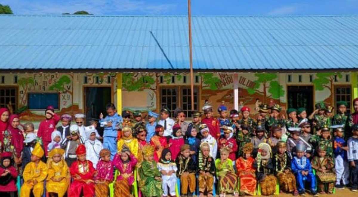 Sebanyak 71 siswa Raudhatul Athfal (RA) Bahrul Ulum mengikuti carnaval ceria Ikatan Guru Raudhatul Athfal pada Rabu (31/05/2023) di lapangan relief Antam, Kijang, Kabupaten Bintan, Kepulauan Riau, Rabu (31/5/2023). (kepri.siberindo.co)
