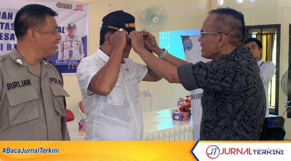 Kepala BNNK Musi Rawas AKBP Abdul Rahman mengukuhkan Desa Karang Panggung sebagai desa percontohan dalam memberantas narkoba, Selasa (30/5/2023). (foto istimewa)