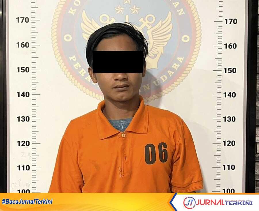 IMG_20230615_162604 AL, tersangka kurir 1 kg sabu yang ditangkap di perairan Karimun Karimun, Kepulauan Riau (Kepri), Kamis (15/6/2023). (Dok. Humas Polda Kepri)