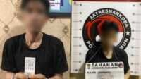 Pria berinisial HE (41), seorang pengedar narkoba jenis sabu dan pil ekstasi setelah diamankan Satresnarkoba Polres Karimun, Rabu (21/6/2023). (Dok Humas Polres Karimun)
