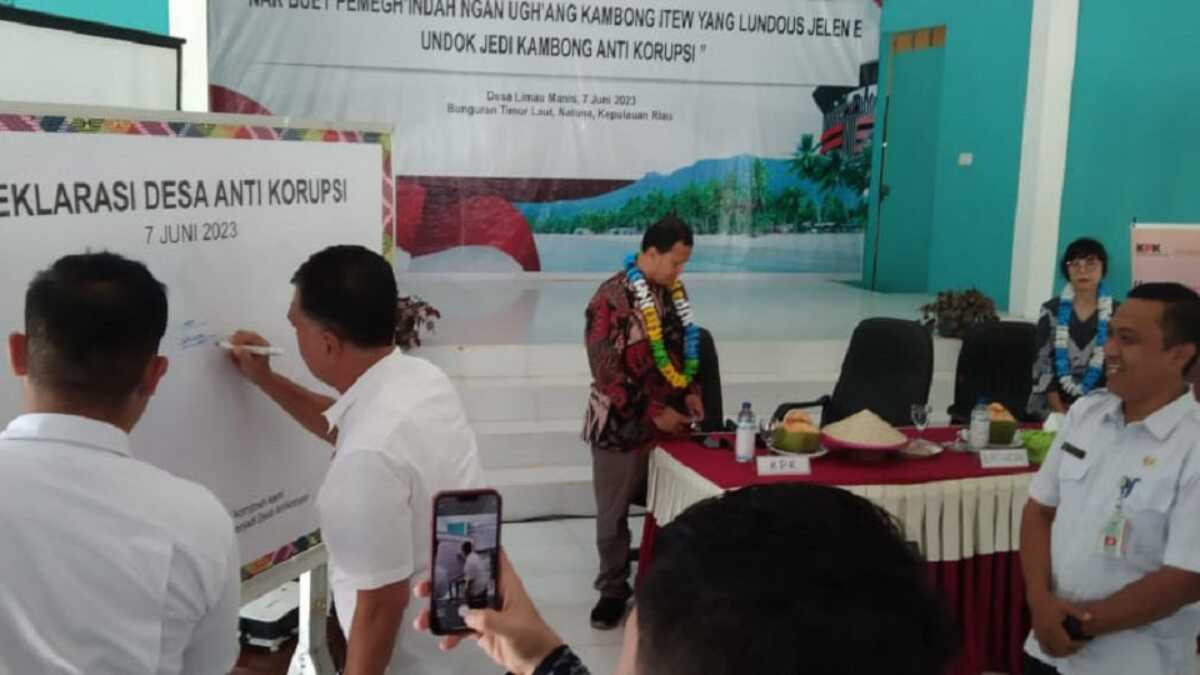 Penandatanganan kesepakatan bersama Deklarasi Anti Korupsi. (foto/ist)