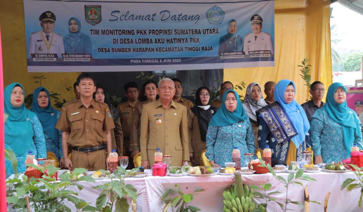 Bupati Asahan bersama TP PKK Asahan dan TP PKK Provinsi Sumatera Utara mengikuti acara monitoring lomba Aku Hatinya PKK di Desa Sumber Harapan, Kecamatan Air Tinggi Raja, Selasa (6/6/2023). (foto istimewa)