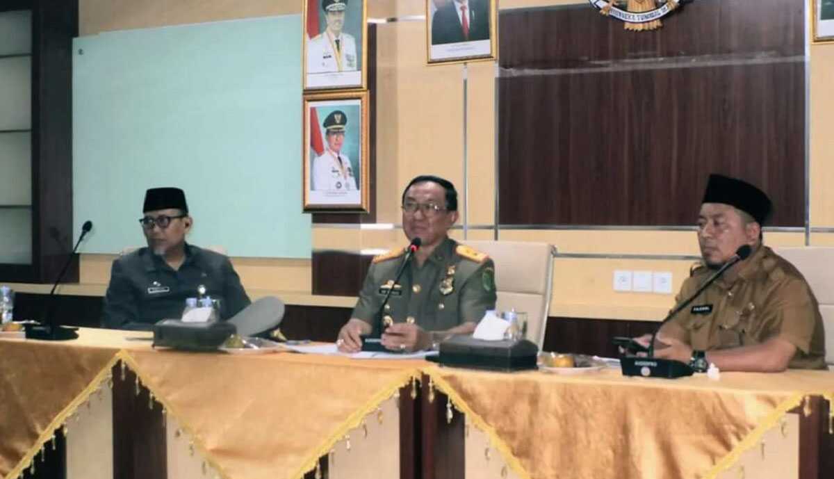 amaliyah ramadhan di inhil Bupati Inhil HM Wardan memimpin rapat ekspose amaliyah Ramadhan di Kantor Bupati Inhil, Senin (20/3/2023). (Dok. Diskominfo Inhil)