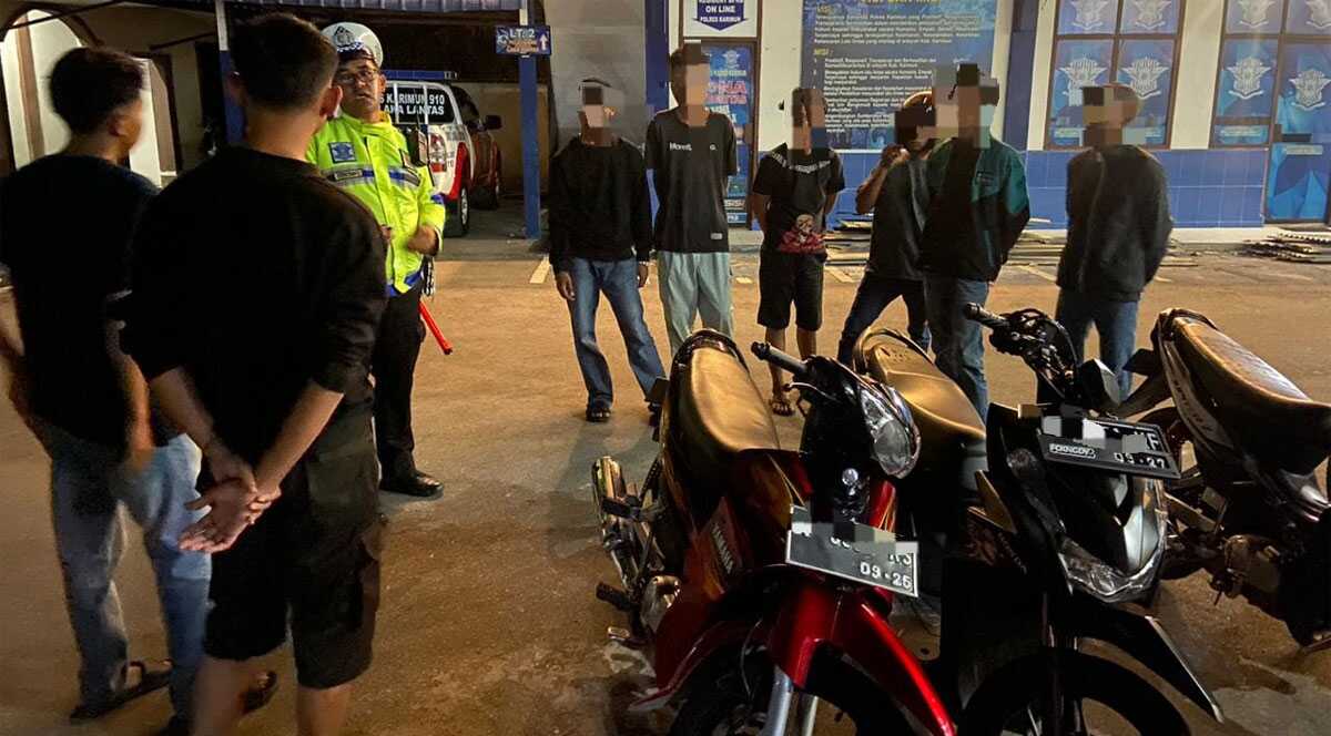 balap liar di karimun Para pebalap liar yang diamakan polisi dalam patroli skala besar yang digelar Polres Karimun, Minggu (11/6/2023) dinihari. (dok. Humas Polres Karimun)