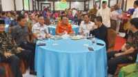 hut selingsing lingga Gubernur Kepri Ansar Ahmad (tengah) bersama mantan Gubernur Kepri Nurdin Basirun (3 kanan) menghadiri harlah ke-6 Perkumpulan Selingsing Kota Batam Kabupaten Lingga di Ballroom Restoran Golden Prawn Bengkong Kota Batam, Minggu (25/6/2023). (Diskominfo Kepri)