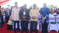 inhil penas di sumbar Bupati Inhil H.M.Wardan (2 kanan) hadiri pembukaan Pekan Nasional Tani Nelayan (Penas) XVI Tahun 2023 di lapangan Lanud Sultan Syahril Padang Sumatera Barat, Sabtu (10/06/2023), (Dok. Diskominfo Inhil)