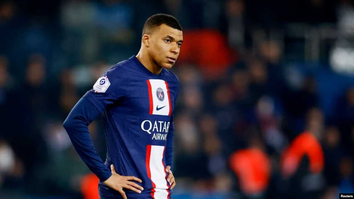 mbappe Kylian Mbappe dari Paris St Germain terlihat sedih usai pertandingan. (Foto: REUTERS/Sarah Meyssonnier)